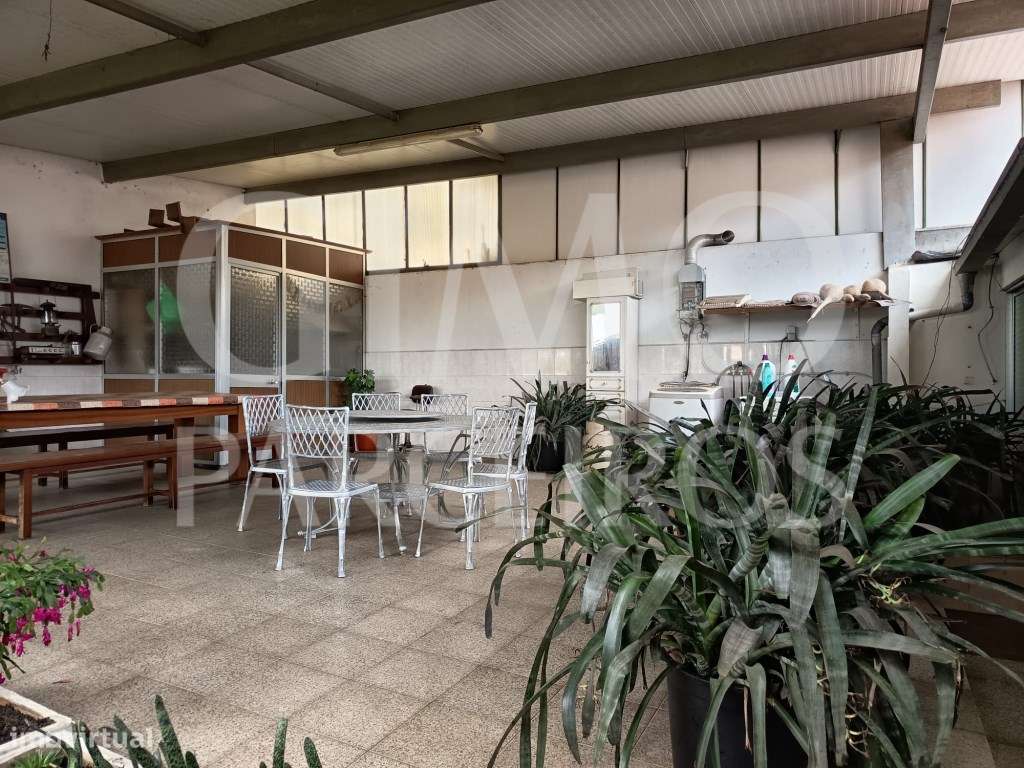 Moradia T3+Loja+Armazém-8