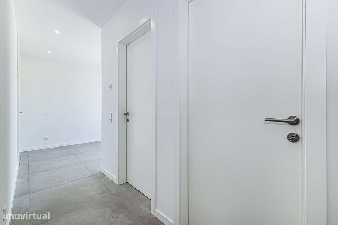 Moradia T3 com piscina e garagem - Mexilhoeira Grande-29