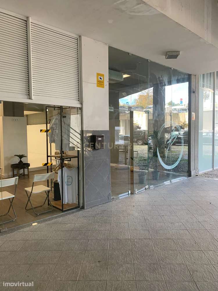 Oportunidade de Investimento: Loja Espaçosa e com Rentabilidade em Alg - Grande imagem: 3/34