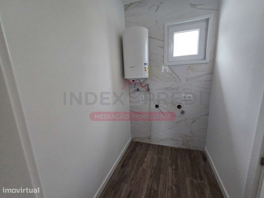 Moradia Dividida em 4 Frações - Anadia-10