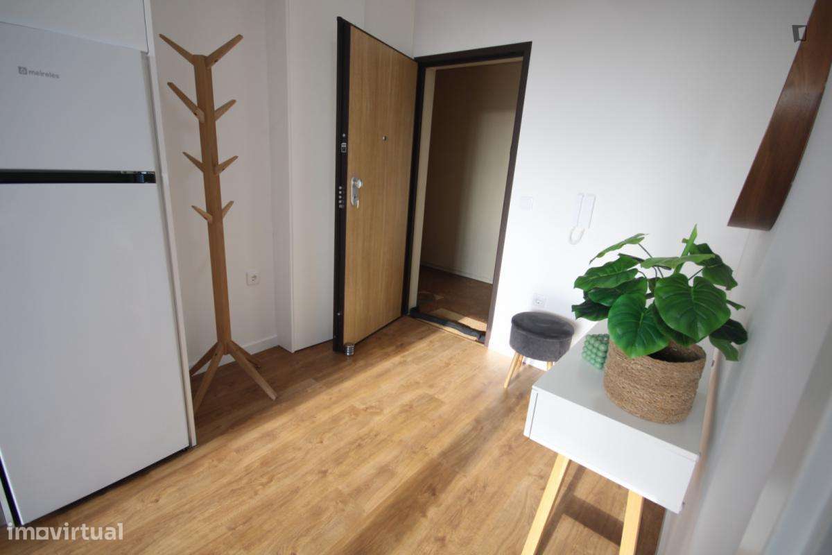 Apartamento com 1 quartos - localizado em Ramalde Porto - Grande imagem: 2/10