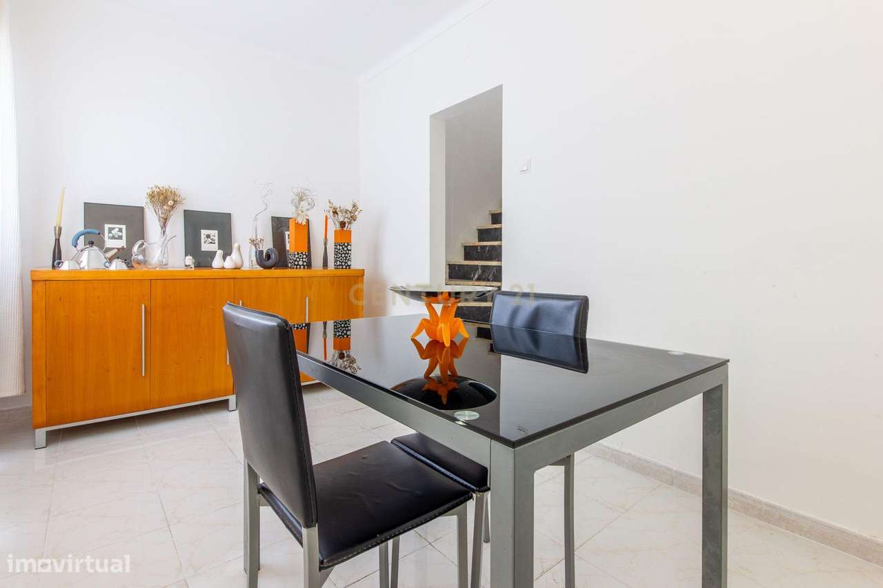 Casa Renovada em Setúbal com Vista Panorâmica-7