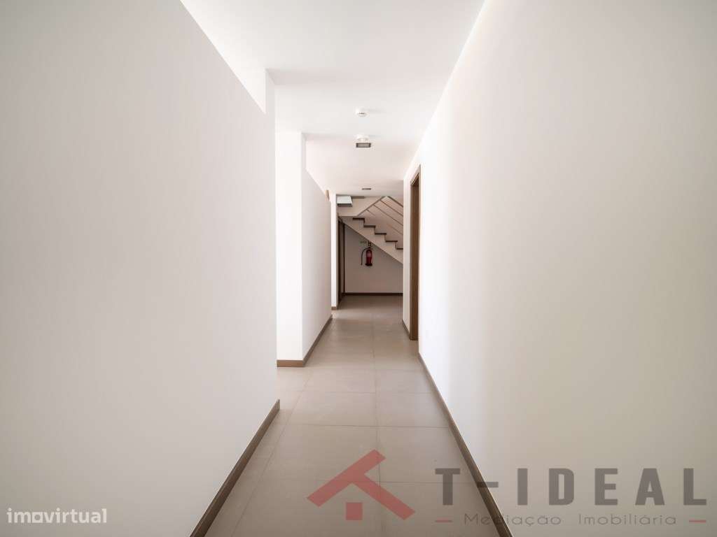 Moradia T4 Moderna Vista Mar-27