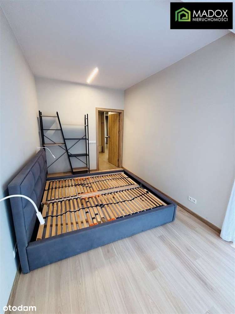 Komfortowe M-3 z dużym tarasem, blok z 2009 roku-3