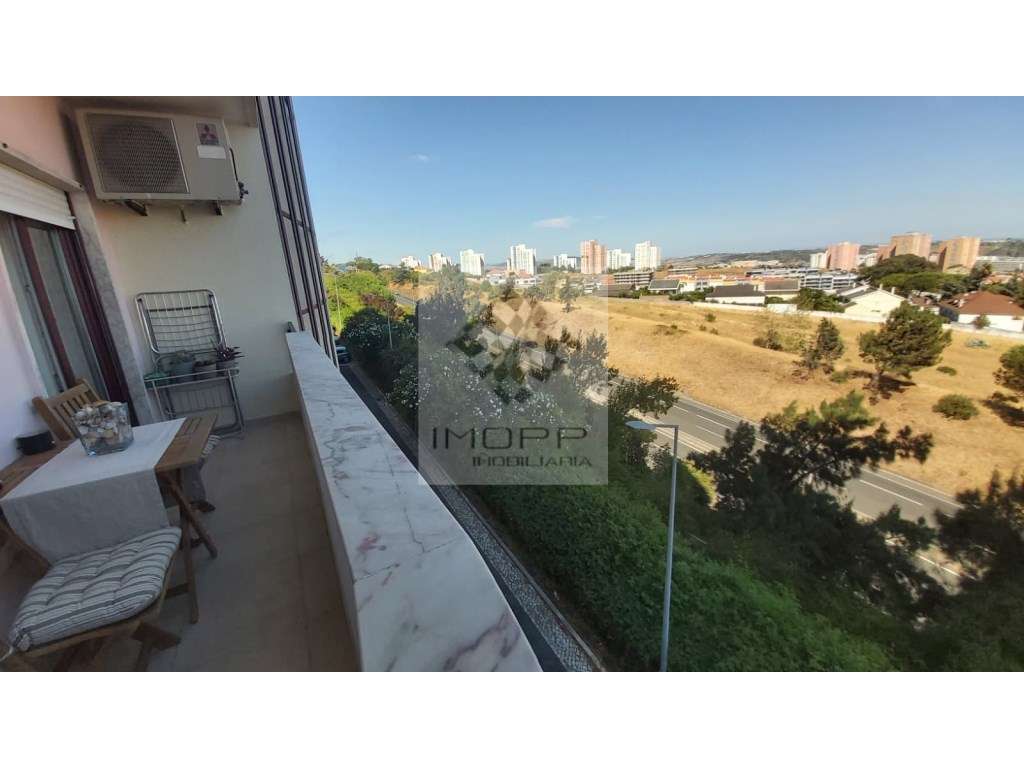 Fabuloso T4 na Radial em Odivelas com estacionamento!-40