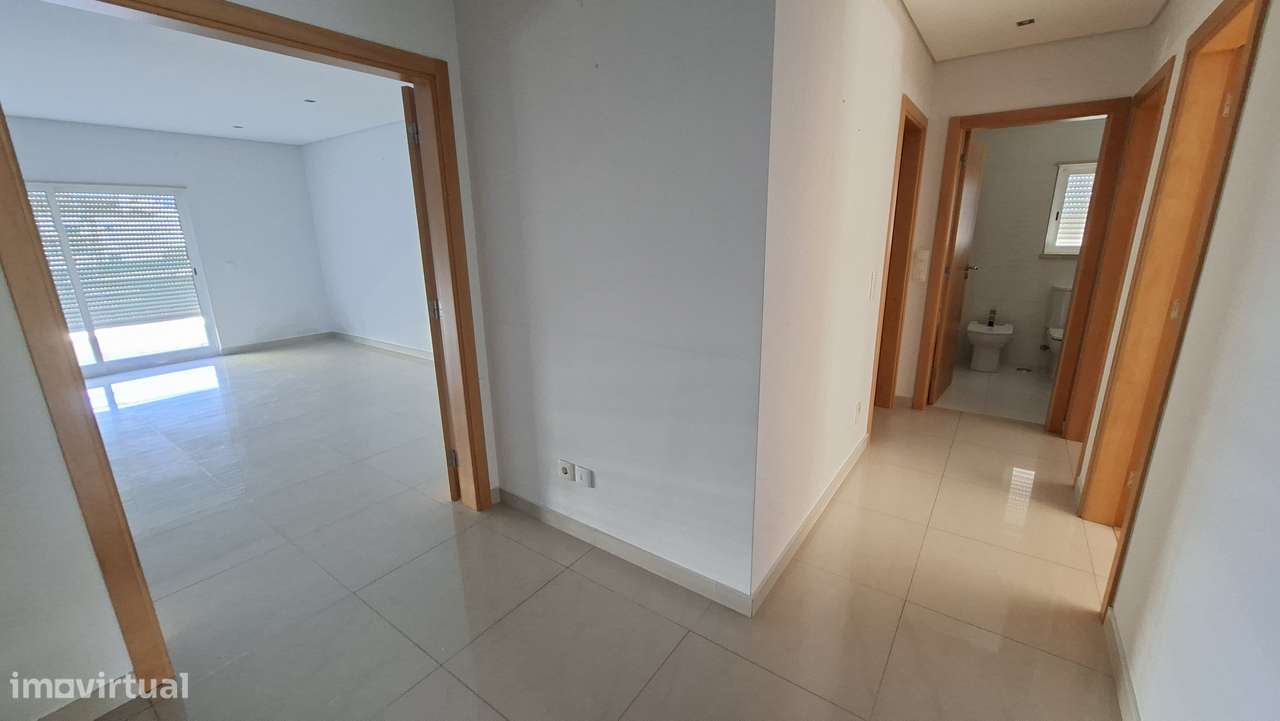 APT T3 com 162m2 com Arrecadação e Lugar de estacionamento Montijo-5