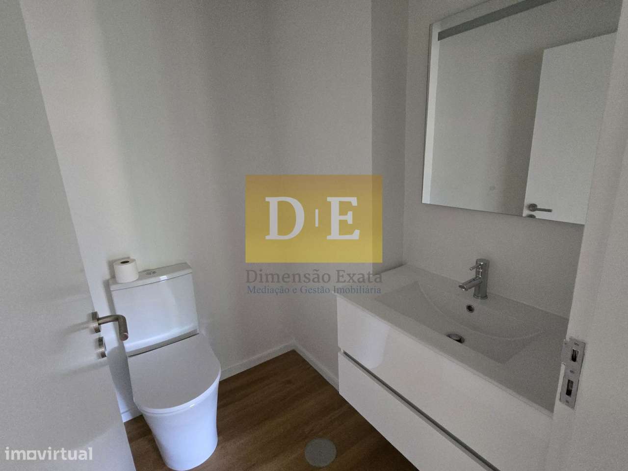 Apartamento T4 em Zona Central da Sª da Hora Junto à Estação do M-9