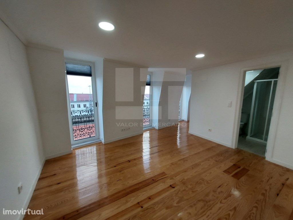 ApartamentoT1, totalmente remodelado,...