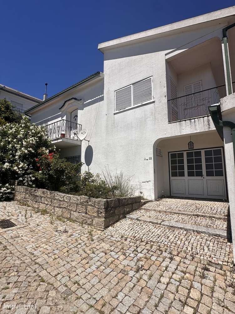 Moradia T4 com jardim e garagem em Sernancelhe-0