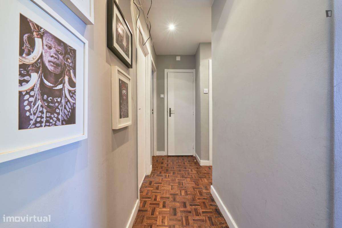 Quarto - localizado em Benfica Lisbon - Grande imagem: 5/10