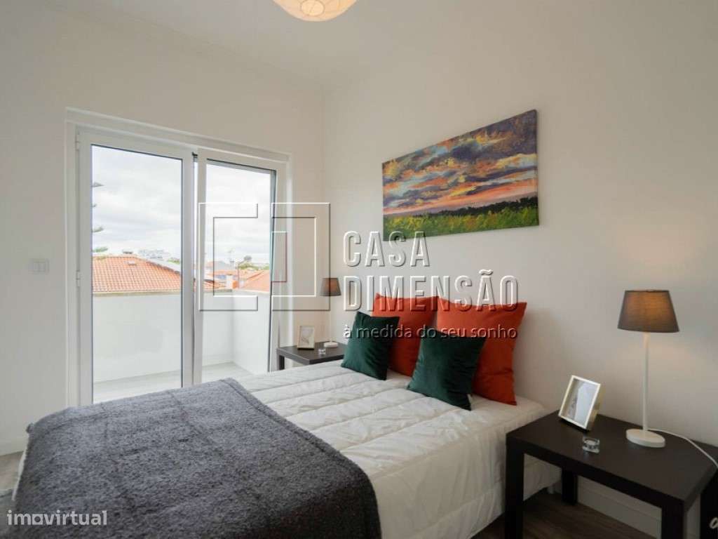 Apartamento de tipologia T3 com varandas em Benfica!!-16