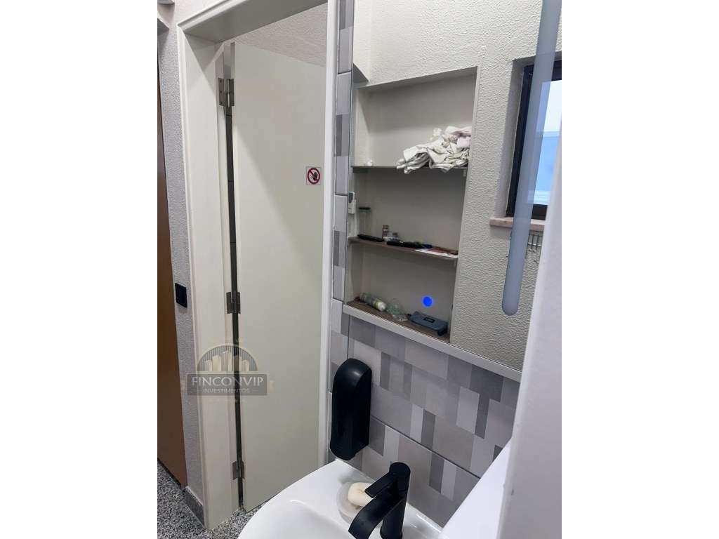 Espaço Comercial no Centro de Almada - Totalmente Equipado e Pronto...-9