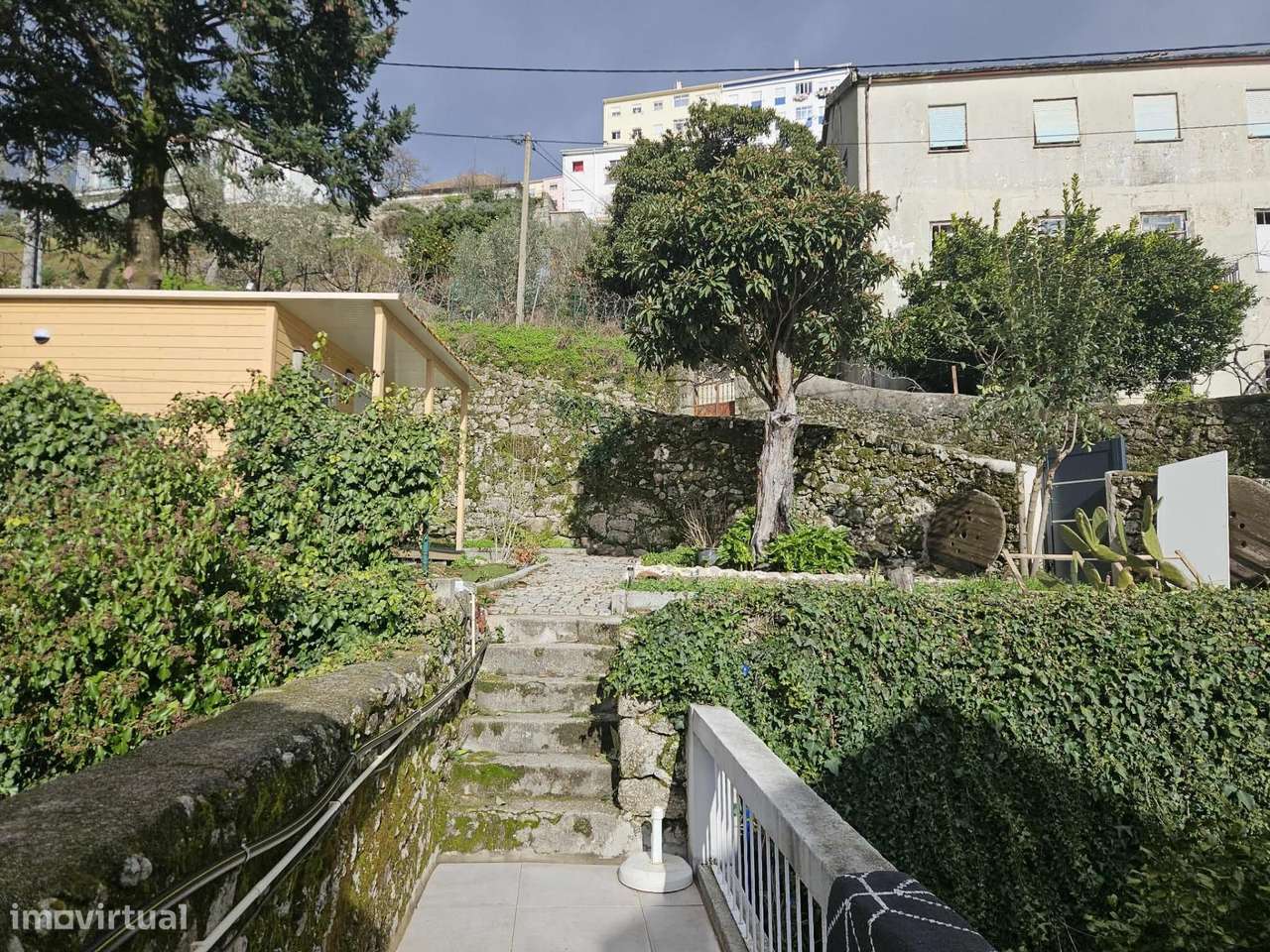 Edifício Junto ao polo das engenharias na covilhã-5