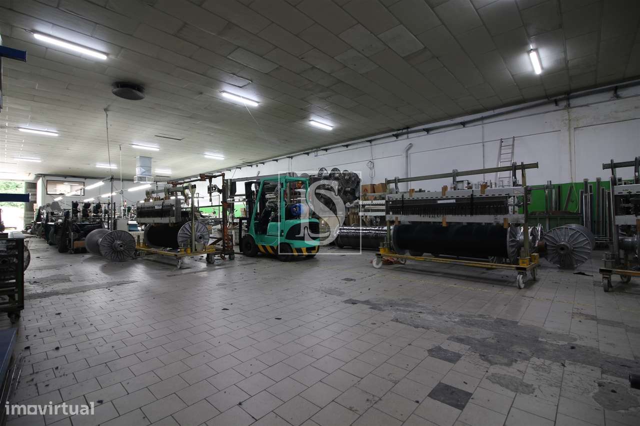 Fábrica/Indústria  Venda em Oliveira (Santa Maria),Vila Nova de Famali-0