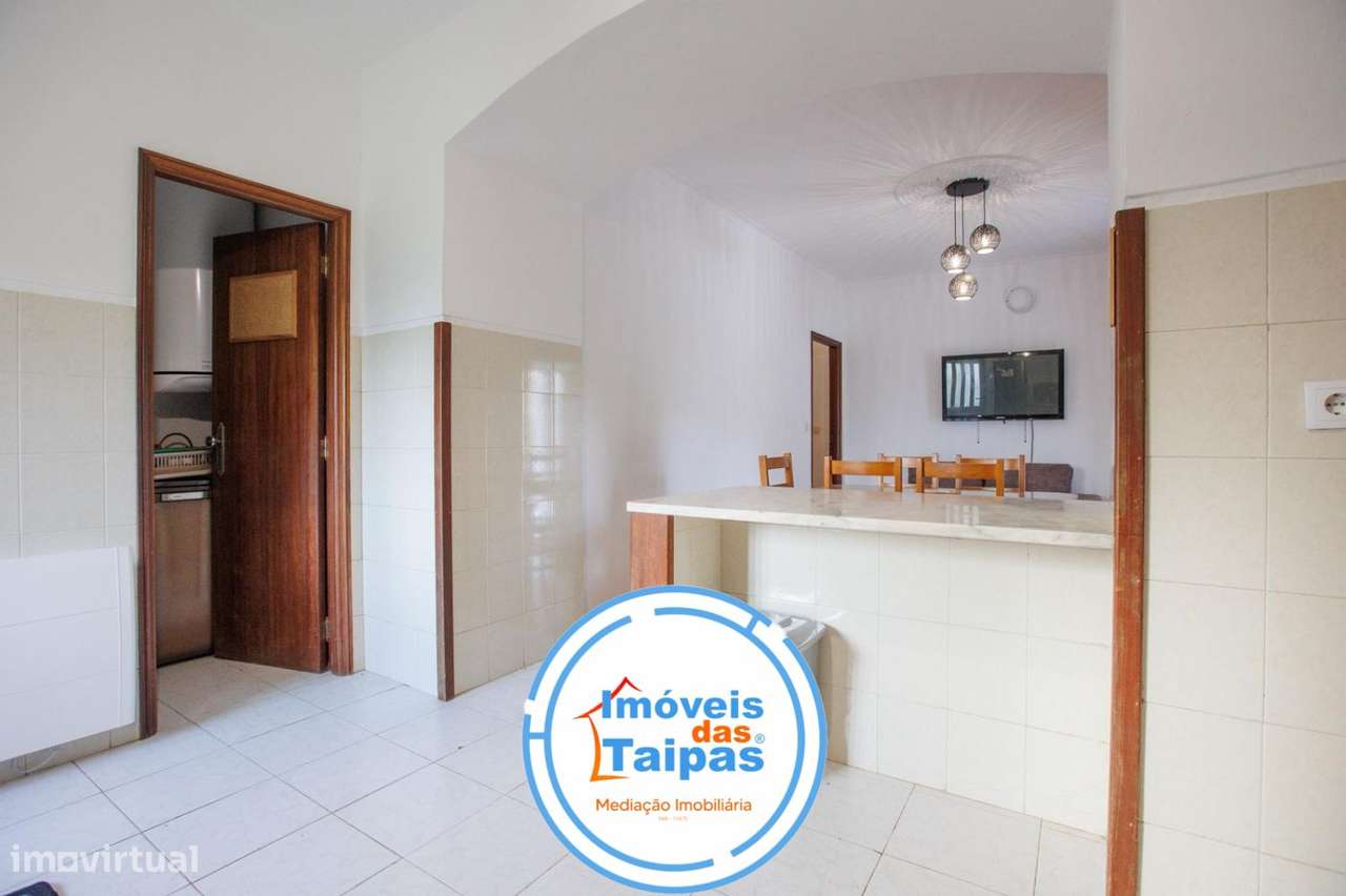 Vende-se Moradia Individual e rés-do-chão - T2-14