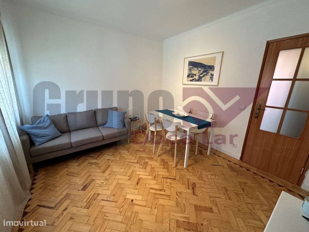 Apartamento T2+1 com Sótão a 350metros da praia de Sesimbra-10