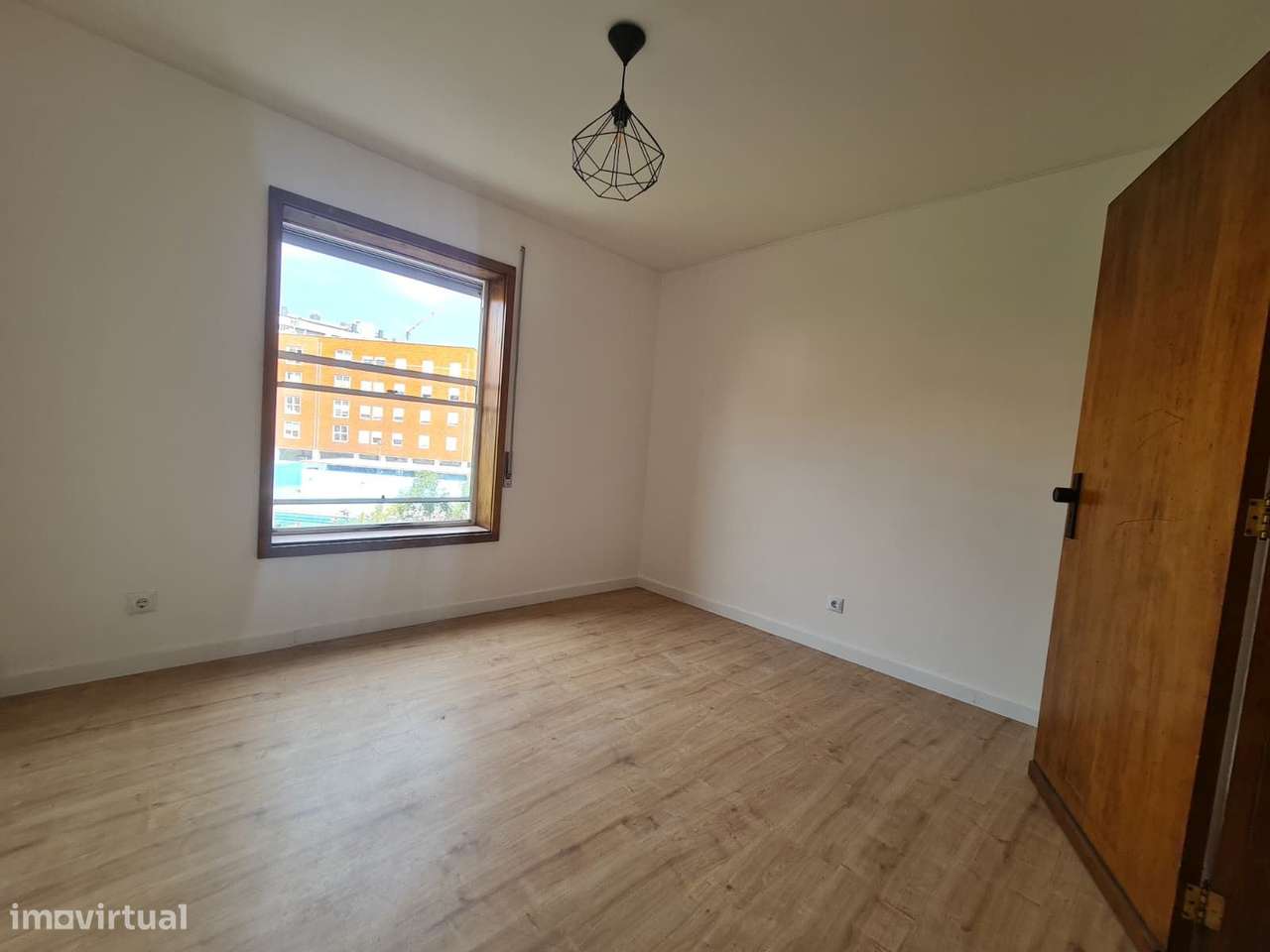 Apartamento T4 com suite e garagem  – em frente ao Metro Pedro Hispano-9