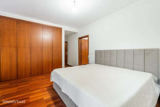 APARTAMENTO T3 COM ÁREAS GENEROSAS : Centralidade e conforto total-11