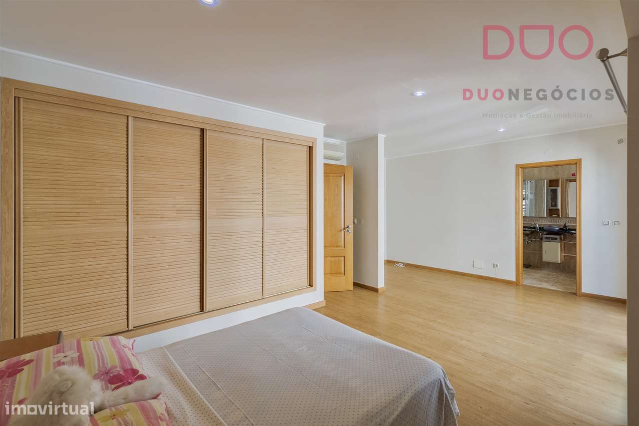 Moradia T4+1 à venda no Montijo-19