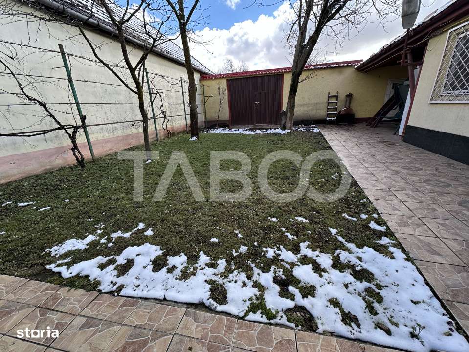 Casa familiala pentru locuit sau vacanta , spatioasa si confortabila . - Imagine principală: 3/16