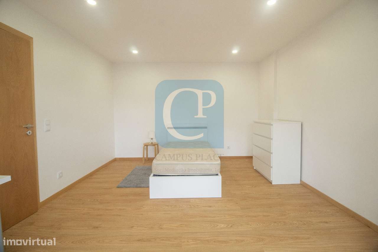 Apartamento T3 renovado com terraço, ao ISCAP e 900mts H.S.João-16