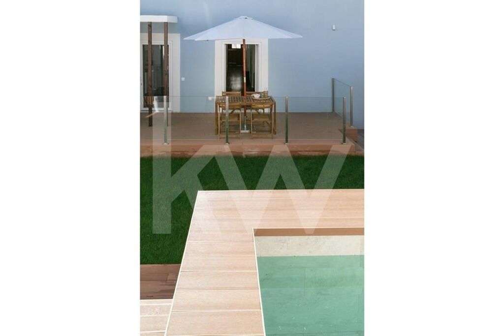 Parede, Cascais - Moradia T3 na Av. da República-25