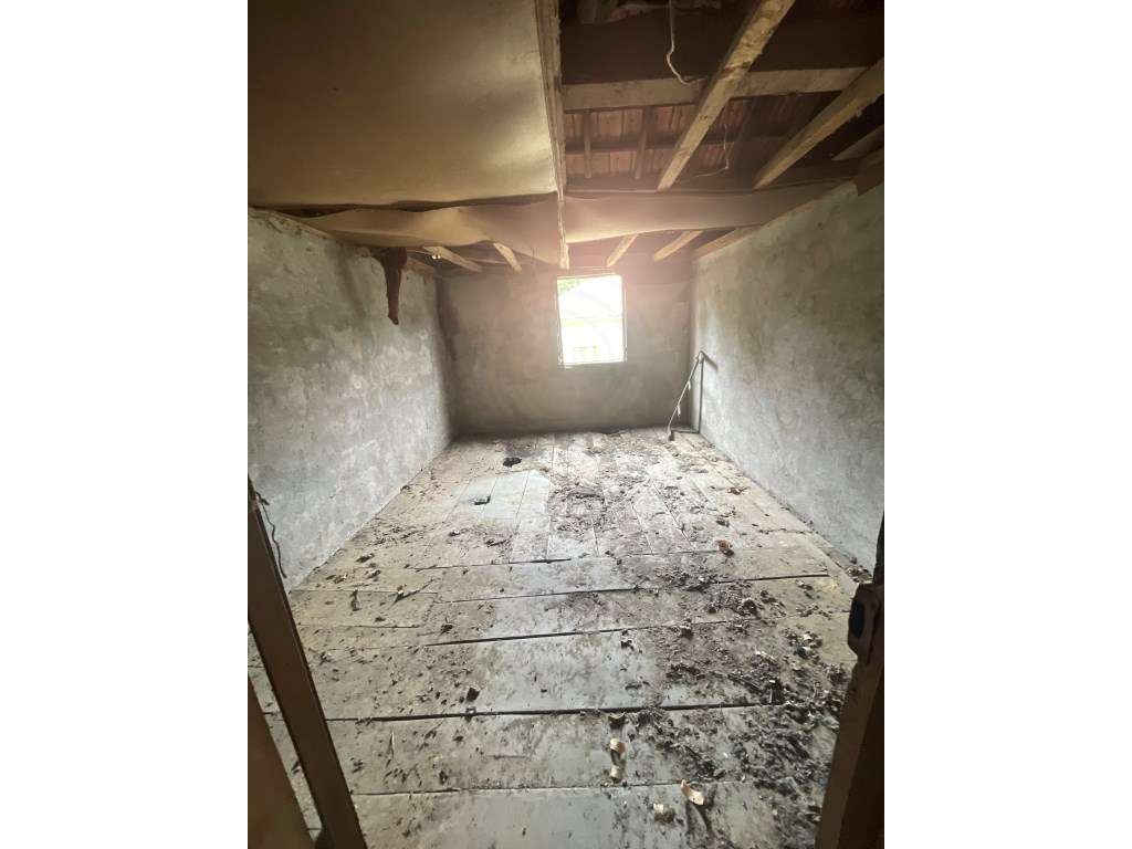 Moradia para Reconstrução com Terreno e Espaço Exterior | Lanção - ...-17