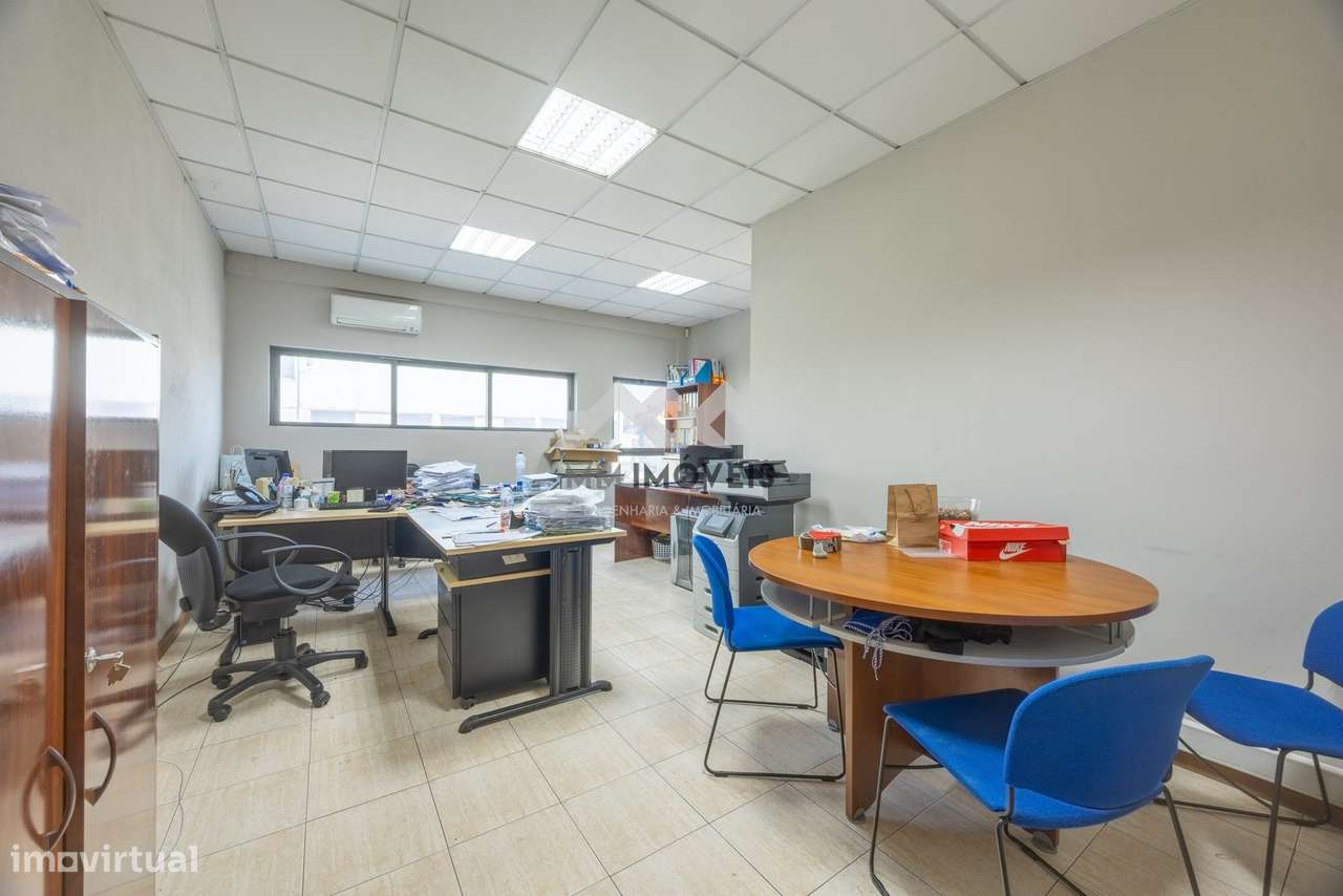 Armazém com 458,8 m² | Dois pisos | Excelente localização | Ermesinde - Grande imagem: 2/15