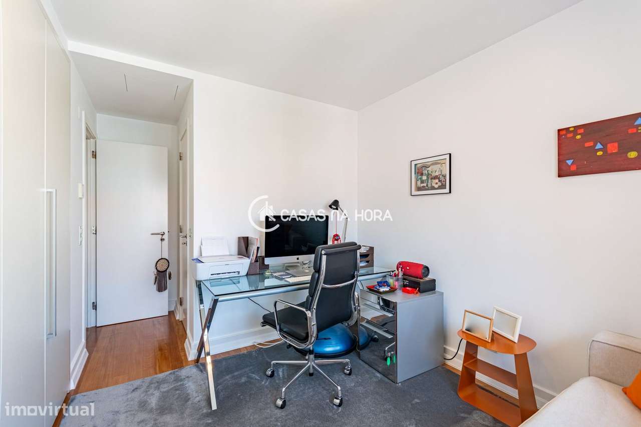 T4 Duplex com terraços e box para 3 viaturas na Avenida Visconde Va...-13