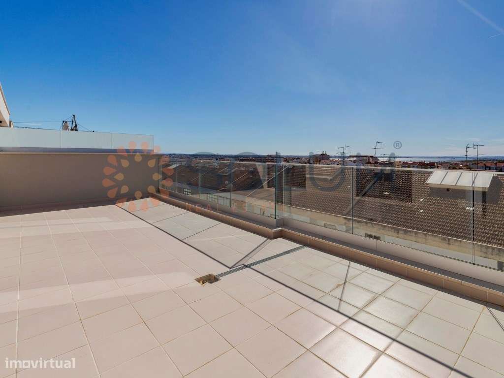 Duplex T5 novo com 3 suites - Montijo-3