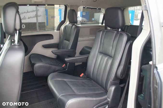 Chrysler Town & Country 3.6 Touring - 8