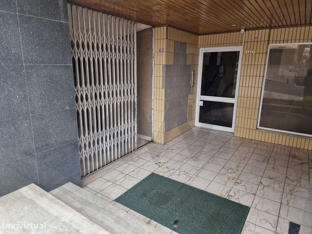 Loja com 32,7 m2 – Centro Comercial Sá Carneiro – São João da Madeira - Grande imagem: 2/7