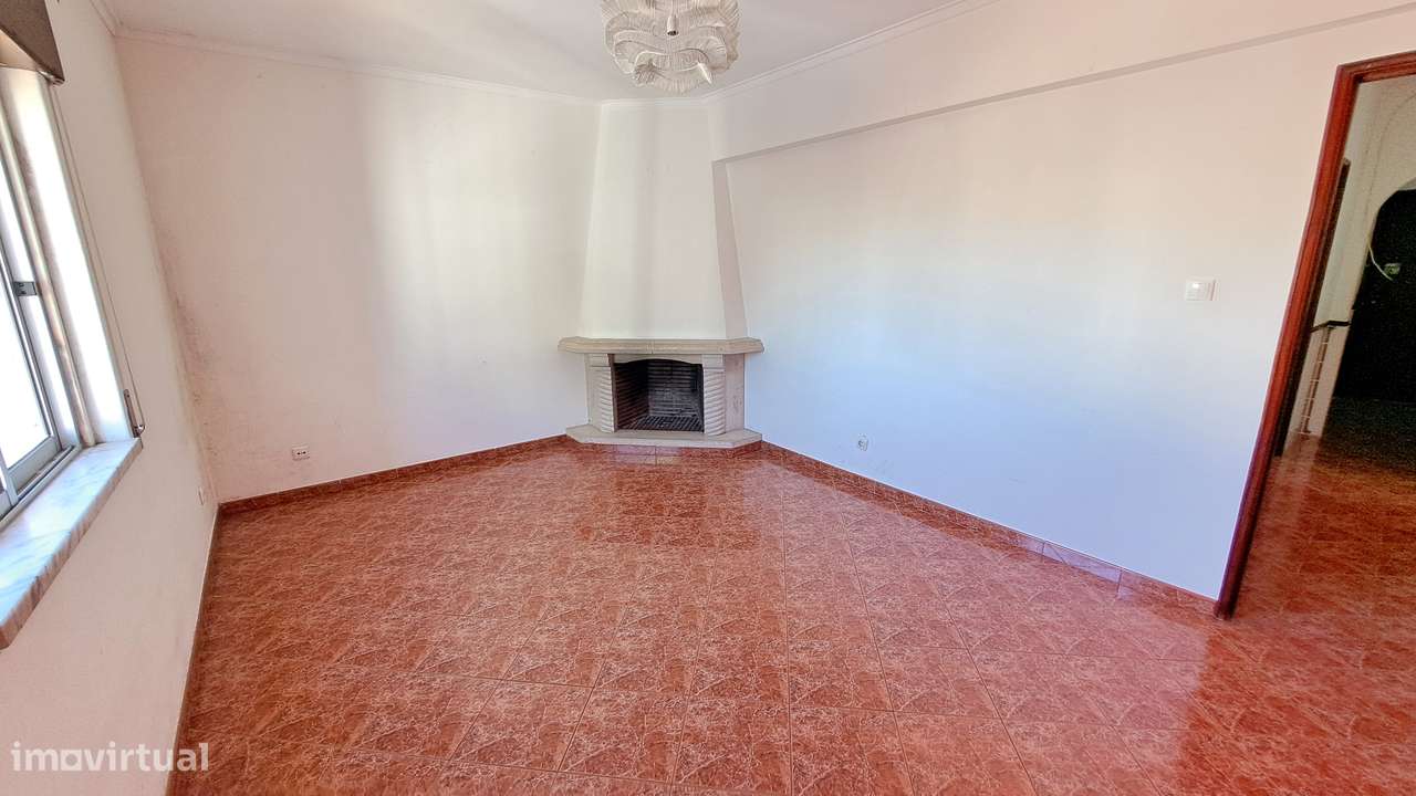 Apartamento T2 com 73m2 com Arrecadação na Arroja/Odivelas-2