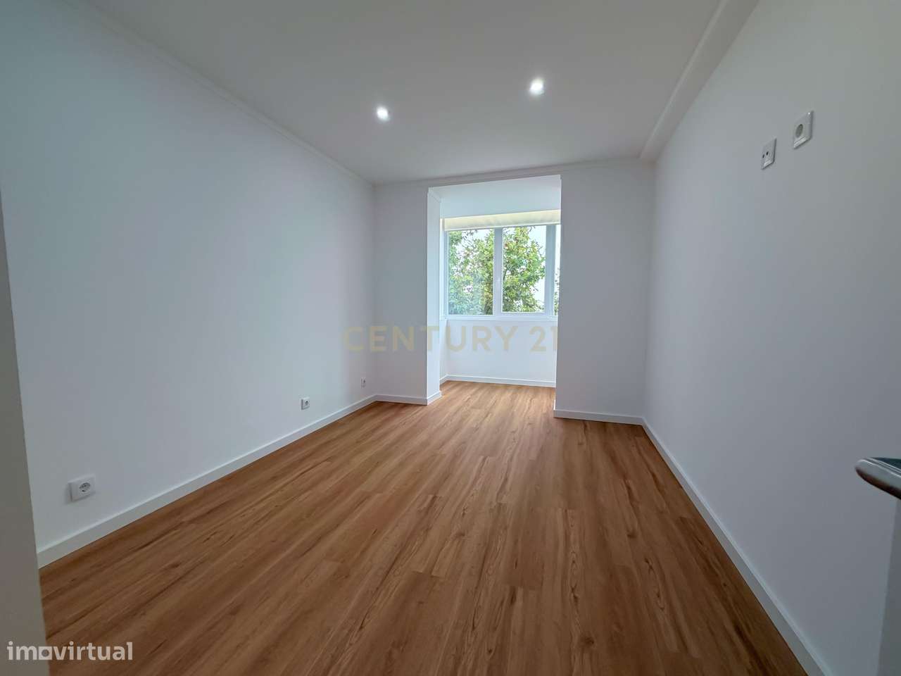 Apartamento 3 assoalhadas, remodelado com acabamentos de charme, situa-19