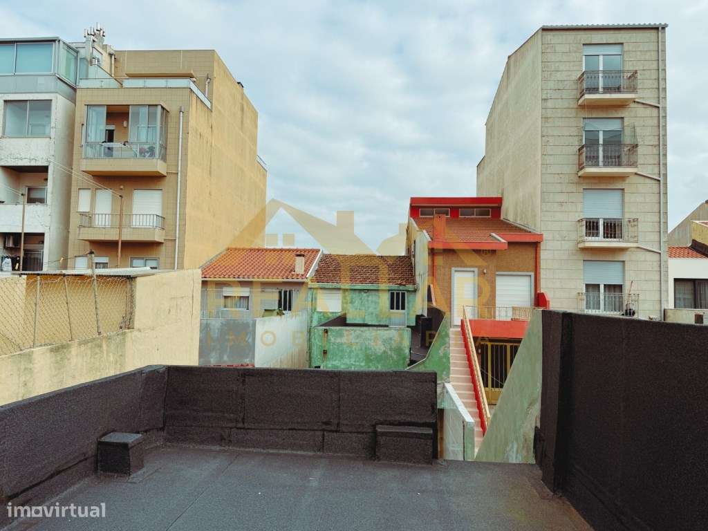 Moradia com vistas de mar para restauro em Vila do Conde - Grande imagem: 4/27