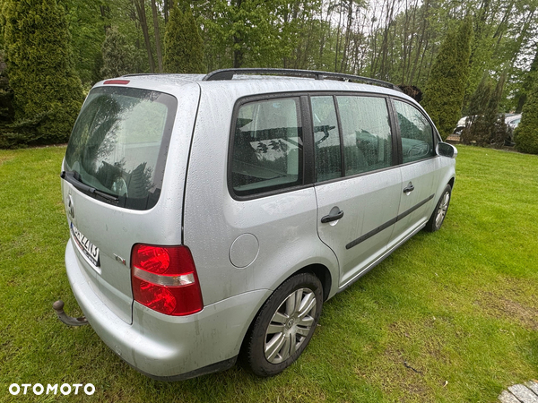 Volkswagen Touran - 16