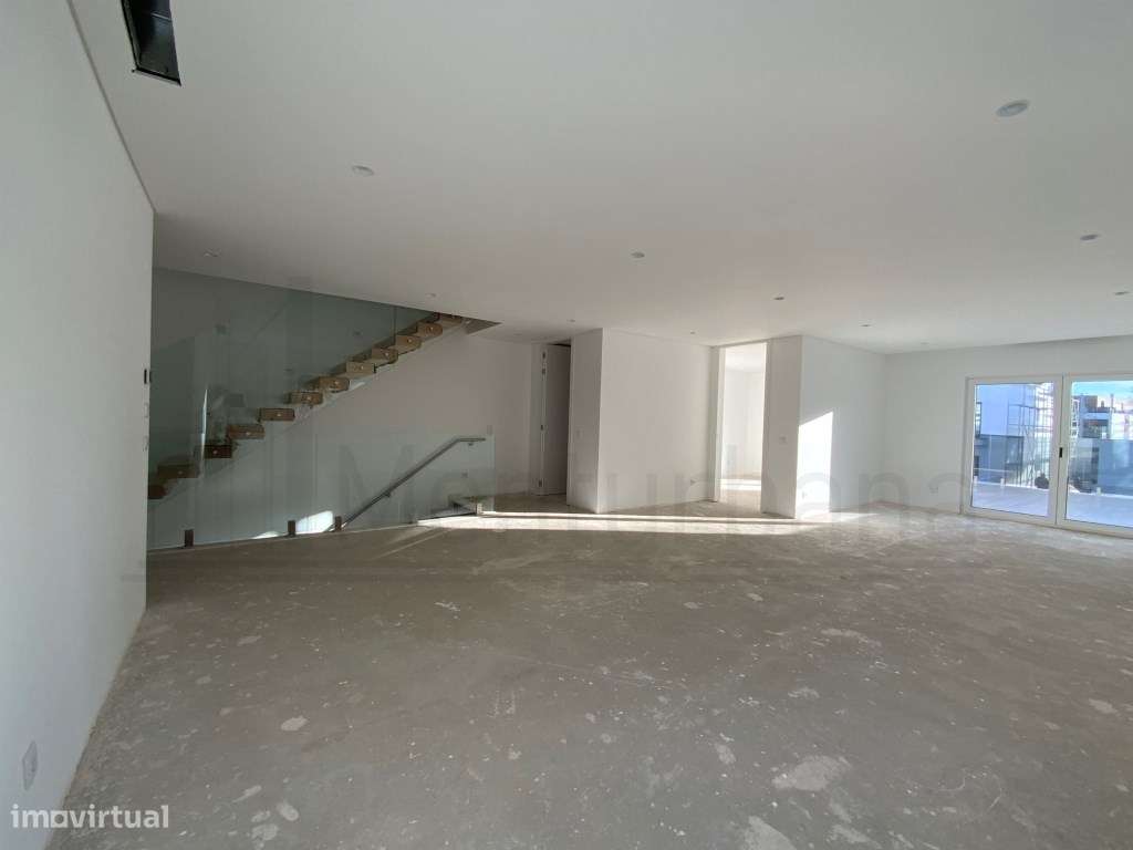 MORADIA T4 EM CONDOMÍNIO COM PISCINA - ESTORIL - Grande imagem: 5/38