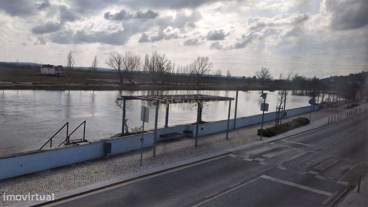Vista Deslumbrante para o Rio - Prédio para Remodelar em Coruche - Grande imagem: 5/18