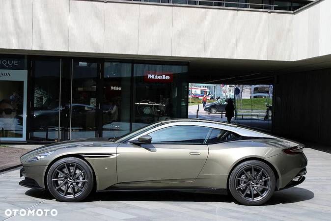 Aston Martin DB11 V12 Coupe - 5