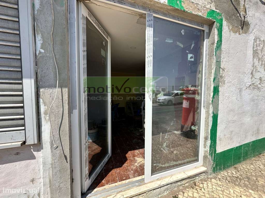Prédio Devoluto com Grande Potencial de Reabilitação no Bairro da S...-1