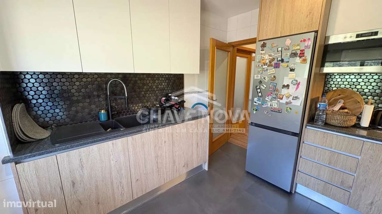 Apartamento T2 Duplex Renovado com Terraço, Garagem Box e 3 WC-3