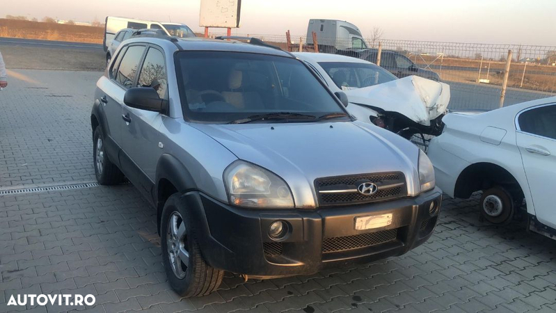 Dezmembram Hyundai Tucson 2.0 benzina  4x2 an fabr 2006 - 3