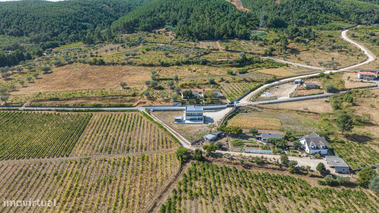 Moradia T4 semi-nova c/ 4 suites-42