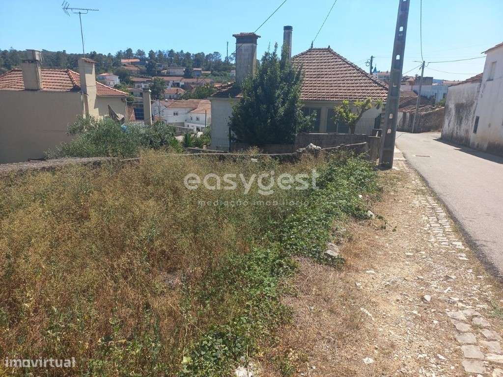 Moradia para remodelar, com logradouro a 10 min. de Fátima - Grande imagem: 5/15