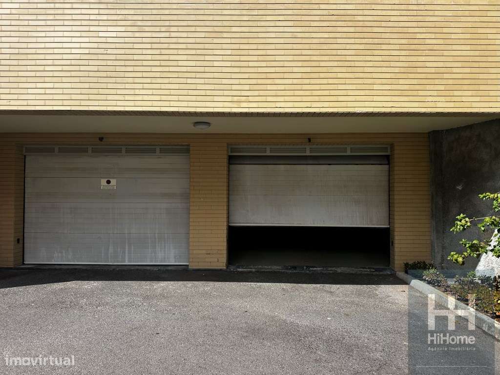 Estacionamento coberto no Edifício Costa Sol na Ajuda - Grande imagem: 4/10