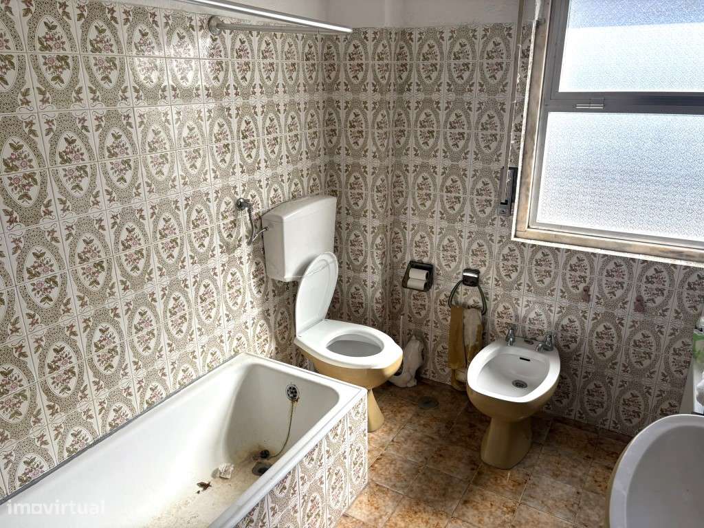 MORADIA PARA RECONSTRUÇÃO - GRANDE POTENCIAL DE VALORIZAÇÃO

Rua ...-30