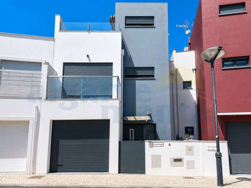 Moradia T3 Moderna com Garagem - Perto do Centro de Vila Nova de Ca...-42