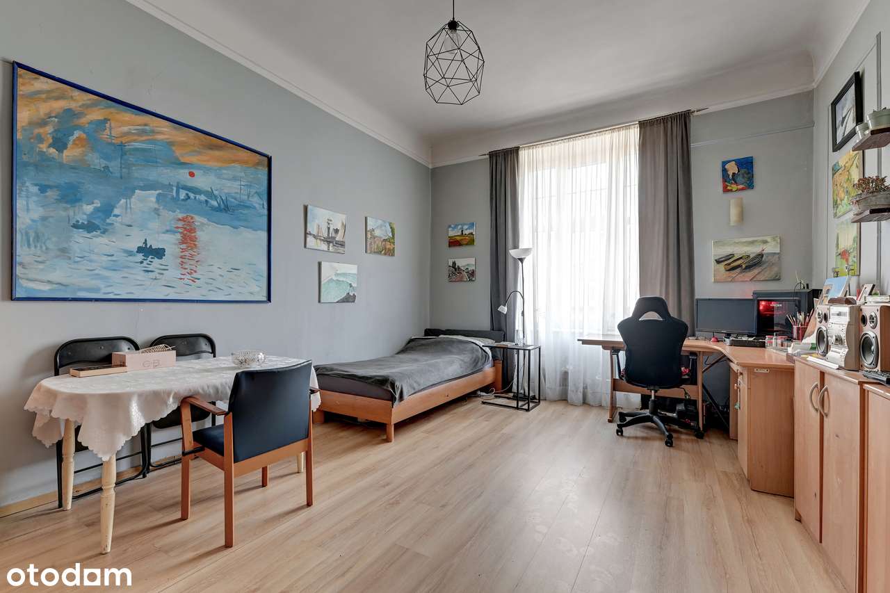 Ikona Gdańska za oknem | Przestronne mieszkanie w kamienicy 109 m²-12