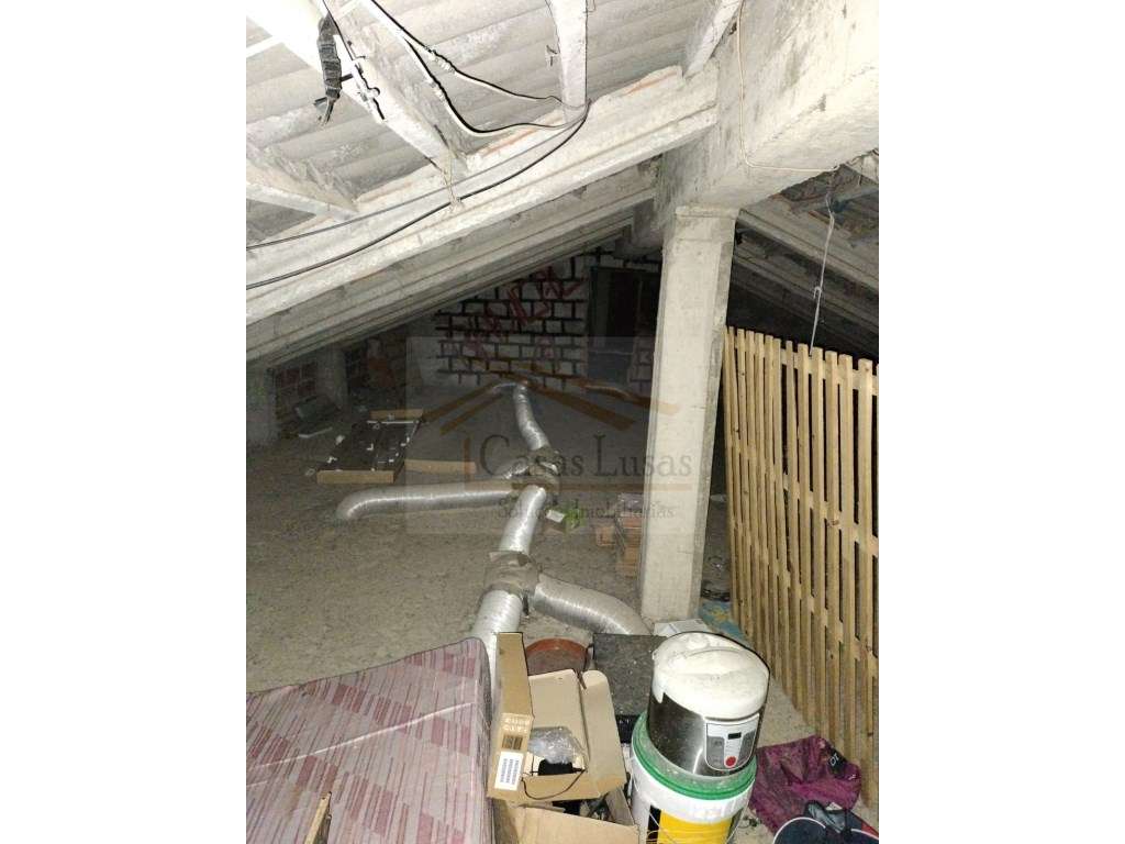 Moradia T4 com GARAGEM, PÁTEO c/ CHURRASQUEIRA + TERRENO EXTRA (40m...-16