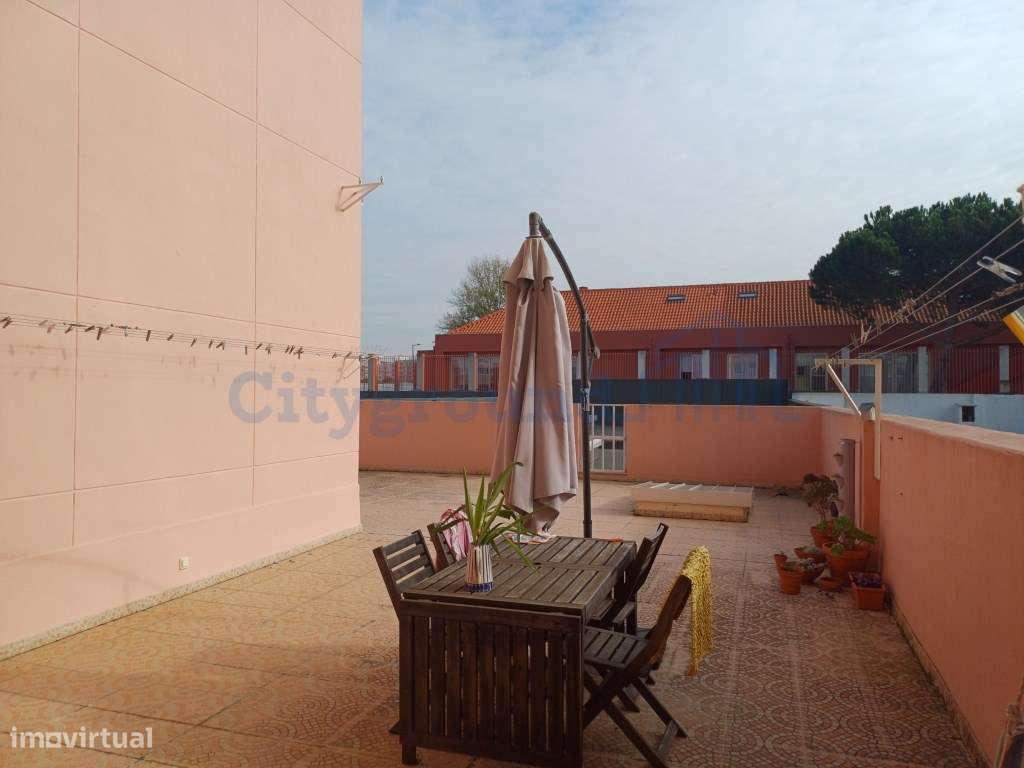 Excelente prédio renovado, de 10 fracções, em Benfica-26